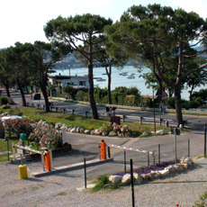 Ingresso dalla strada che costeggia il Lago di Garda