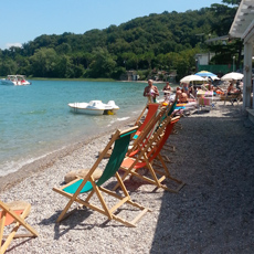 La spiaggia del Lido di Lonato a pochi metri dall'area sosta